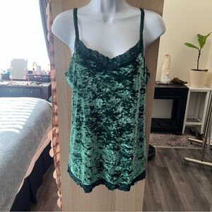 Faded Glory Green Velvet Lace Top‎